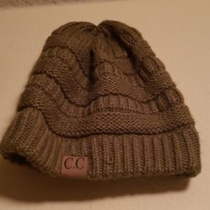 Dark green beanie barley worn like new